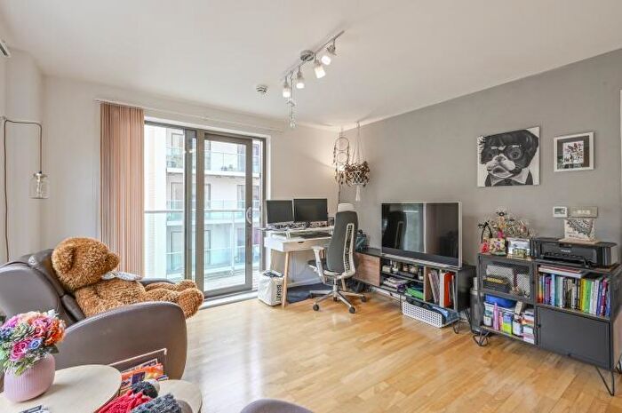 1 Bedroom Flat For Sale In Garamond Building, Crowder Street, London, E1