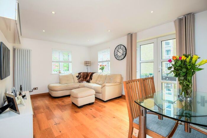 2 Bedroom Apartment To Rent In Lorne Close, London, NW8