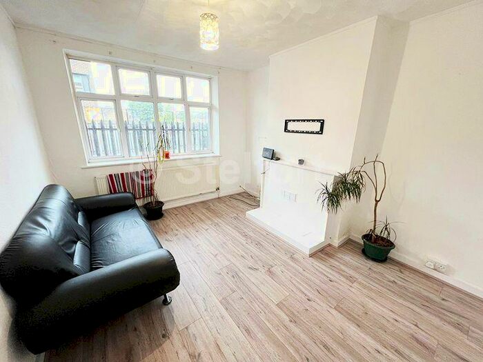 2 Bedroom Flat To Rent In Bridgeford Lodge, Frank Street, London, E13