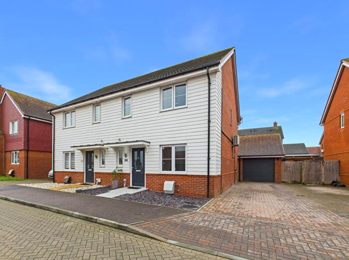 3 Bedroom Semi-Detached House For Sale In Cody Close, Hoo, Rochester, ME3