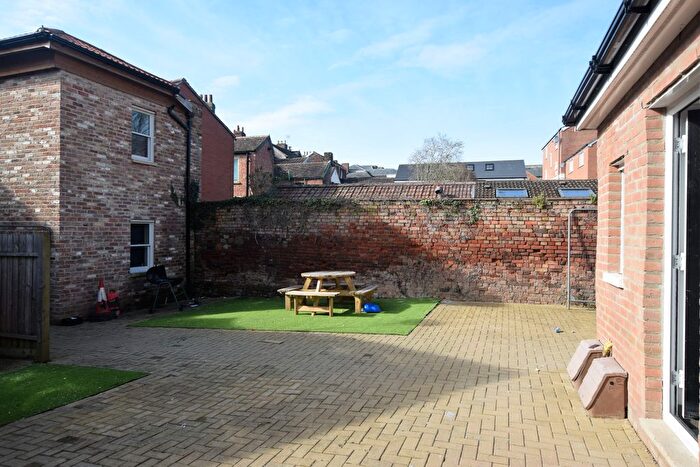 1 Bedroom Flat To Rent In - East Reach, Taunton, Somerset, TA1