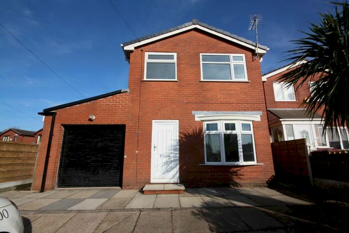 3 Bedroom Detached House To Rent In Pewfist Green, Bolton, BL5