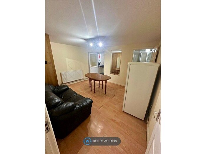 1 Bedroom Flat To Rent In Almorah Road, Hounslow, TW5
