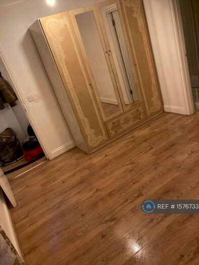 2 Bedroom Flat To Rent In Park Road, Kingston Upon Thames, KT2