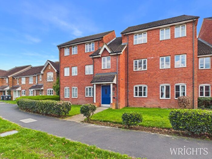 2 Bedroom Flat For Sale In Campion Road, Hatfield, AL10