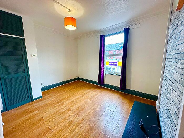 2 Bedroom Property To Rent In Harehills Lane, Leeds, LS9