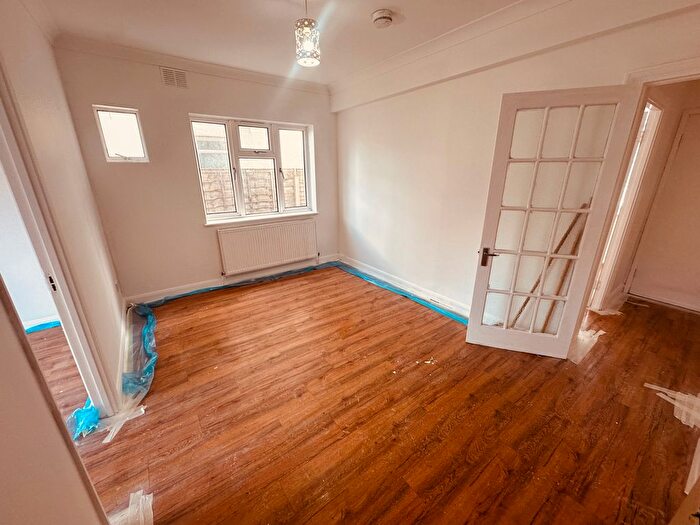 1 Bedroom Flat To Rent In Staines Road, Ilford, IG1
