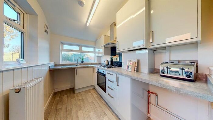 3 Bedroom Semi-Detached House To Rent In Chelmsford Avenue, Grimsby DN34