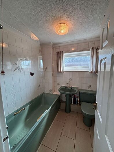 4 Bedroom Detached House To Rent In Turnpike Drive, Luton, Bedfordshire, LU3