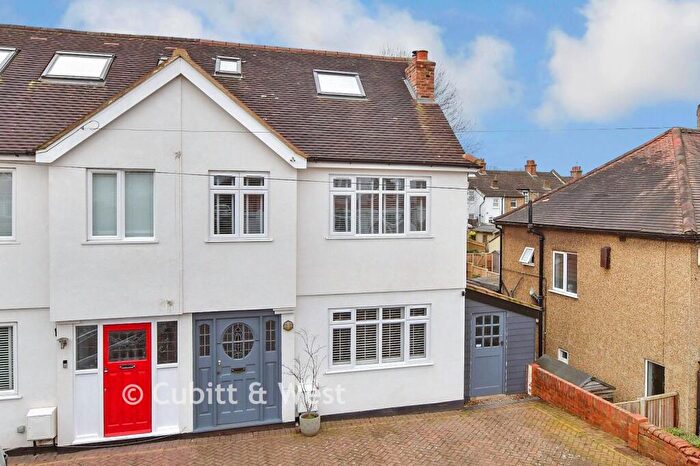 4 Bedroom Semi Detached House For Sale In Kingsdown Road, Sutton, Surrey, SM3