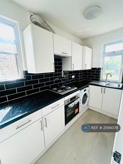 3 Bedroom Flat To Rent In Ravenshurst Avenue, London, NW4