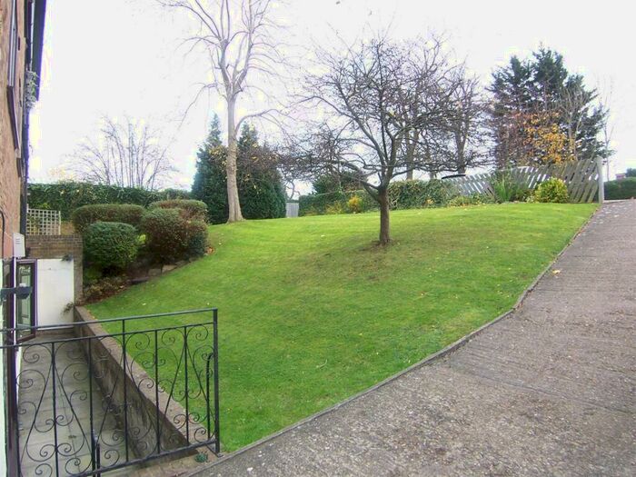 2 Bedroom Apartment To Rent In Princes Court, Dukes Avenue, New Malden, KT3