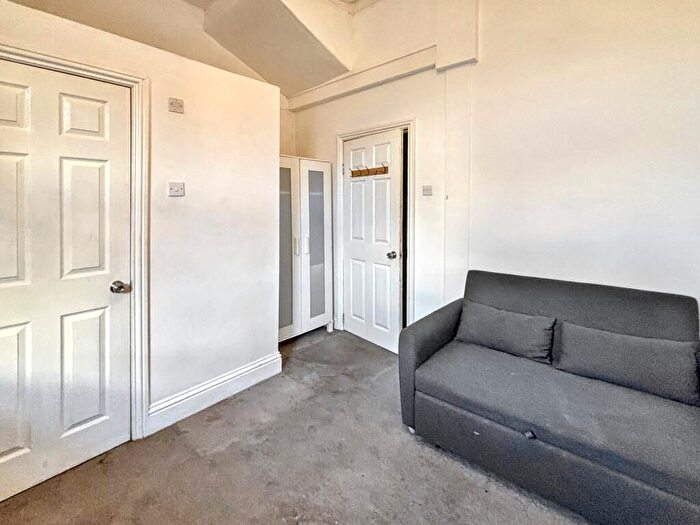 1 Bedroom Flat To Rent In Gloucester Road, Bristol, BS11