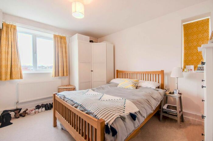 3 Bedroom Flat To Rent In Heaton Road, Peckham, London, SE15