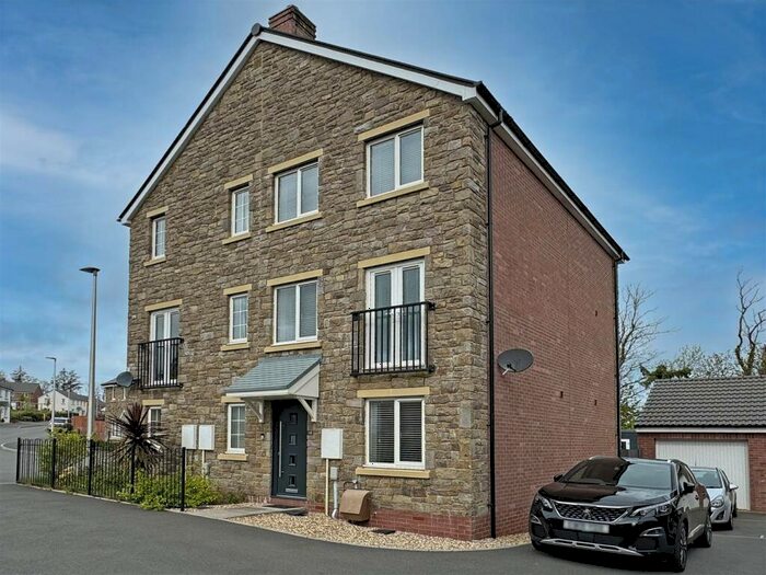 4 Bedroom Semi-Detached House For Sale In Pincombe Road, Bideford, EX39