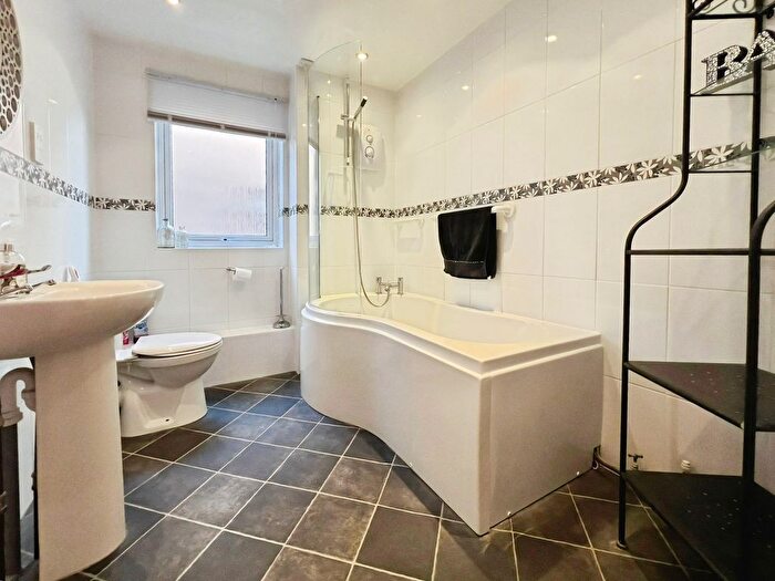2 Bedroom Flat To Rent In Mayfair Gardens, Newcastle Upon Tyne, NE20