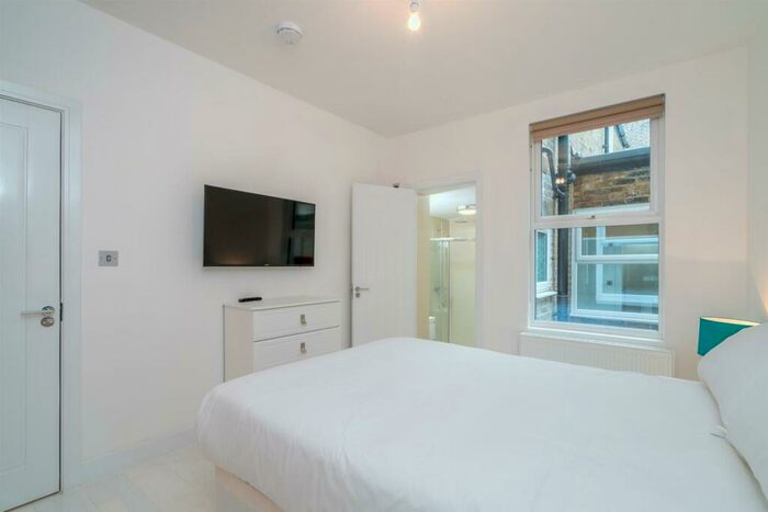 Detached House To Rent In Alloa Road, Deptford, SE8
