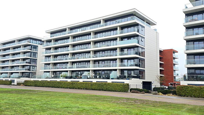 3 Bedroom Flat For Sale In Farriers House, Kingman Way, Newbury, RG14