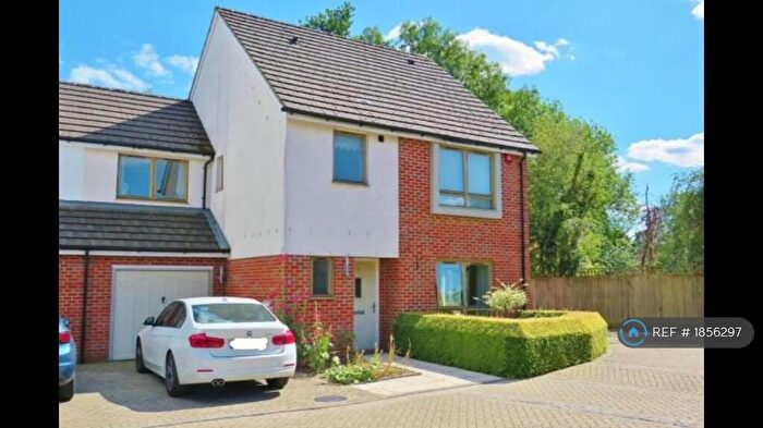 4 Bedroom Semi-Detached House To Rent In Delrogue Road, Crawley, RH11