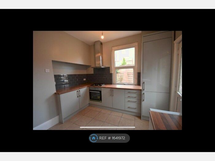 3 Bedroom Semi-Detached House To Rent In Clive Road, Prenton, CH43