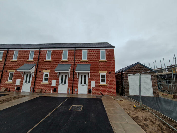 2 Bedroom End Of Terrace House To Rent In Averill Grove, Leeds, Yorkshire, LS25