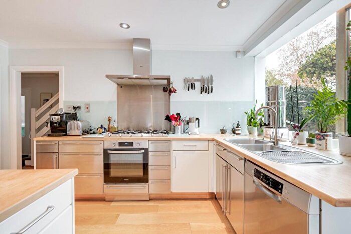 5 Bedroom Semi-Detached House For Sale In Rochester Square, Camden, NW1 - Photo 10