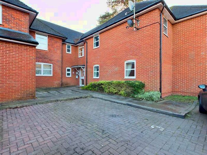 2 Bedroom Flat To Rent In Larkspur Gardens Kings Furlong, Basingstoke, RG21