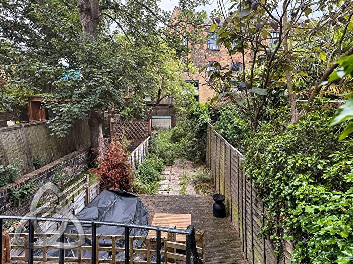 1 Bedroom Flat To Rent In Shacklewell Lane, E8