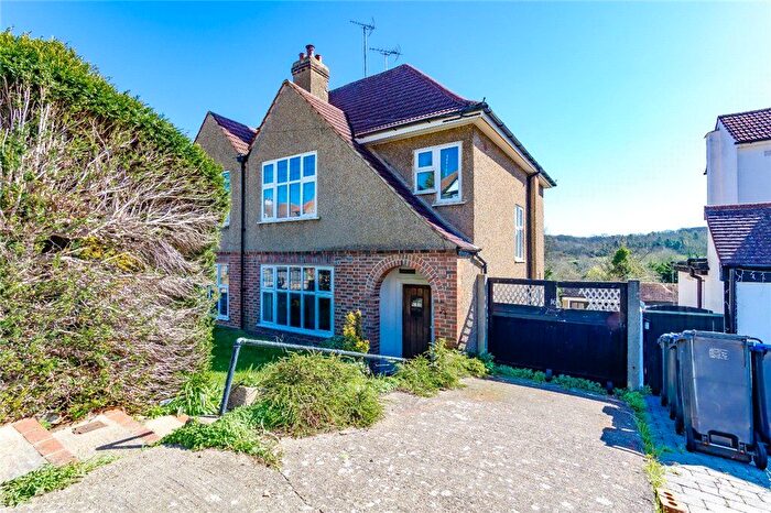 3 Bedroom Semi Detached House For Sale In Birdwood Close, South Croydon, CR2