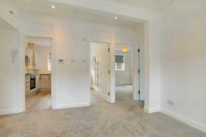 2 Bedroom Flat To Rent In Ravensbourne Court, (), Catford, SE6