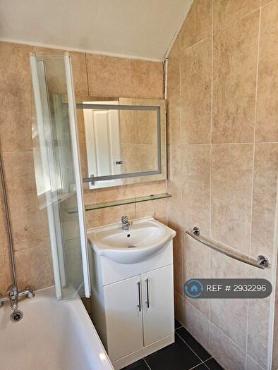 3 Bedroom Semi-Detached House To Rent In Ivy Crescent, Slough, SL1