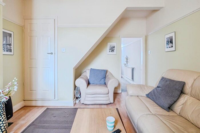 3 Bedroom Terraced House For Sale In Corporation Road, Leicester, LE4