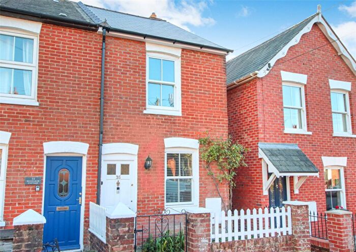 2 Bedroom End Of Terrace House For Sale In Middle Road, Lymington, Hampshire, SO41