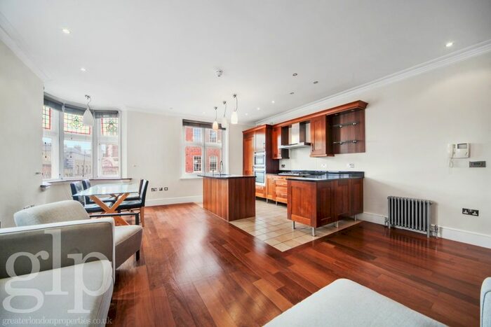 3 Bedroom Flat To Rent In James Street, Covent Garden, WC2E