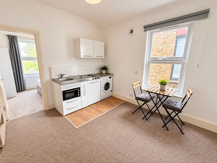 1 Bedroom Flat To Rent In Heath Road, Twickenham, TW1