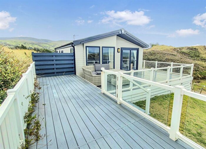2 Bedroom Property For Sale In Lodge, Barmouth Bay, LL43