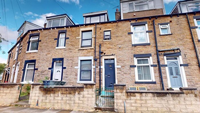 3 Bedroom Terraced House For Sale In Mavis Street, Bradford, BD3