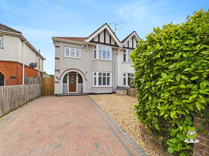 3 Bedroom Semi Detached House For Sale In Winchester Road, Basingstoke, Hampshire, RG21