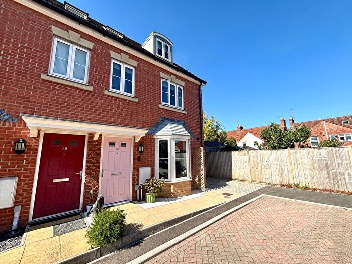 3 Bedroom Semi-detached House For Sale In Fosse Park Road, Yeovil, BA20