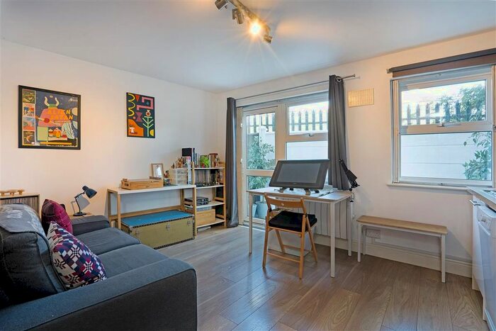 Studio To Rent In Ladbroke Grove, London, W10