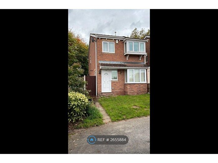 3 Bedroom Detached House To Rent In Gunn Close, Nottingham, NG6