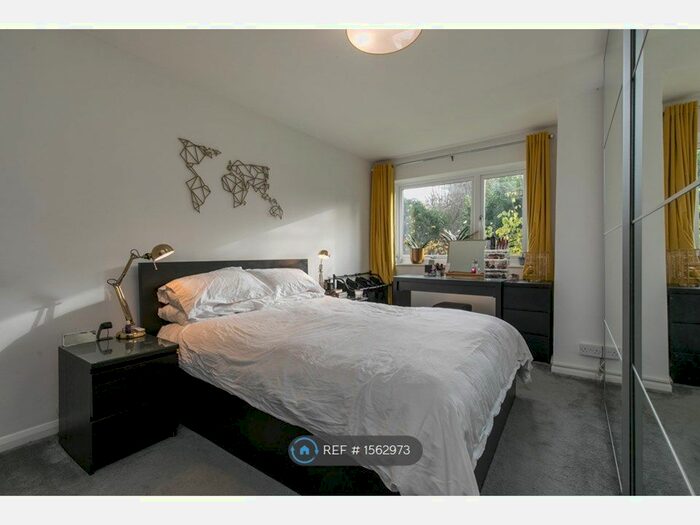 2 Bedroom Flat To Rent In Cranebrook, Twickenham, TW2