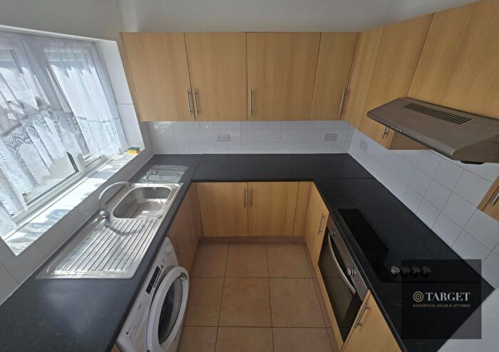 3 Bedroom Terraced House To Rent In Trinity Lane, EN8