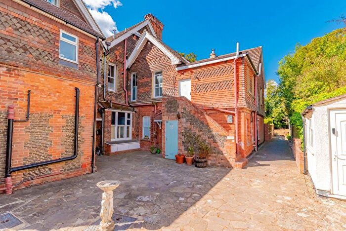 1 Bedroom Maisonette For Sale In Hogs Back, Seale, GU10