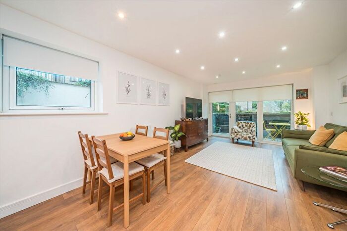 2 Bedroom Flat For Sale In Roehampton Lane, Putney, SW15