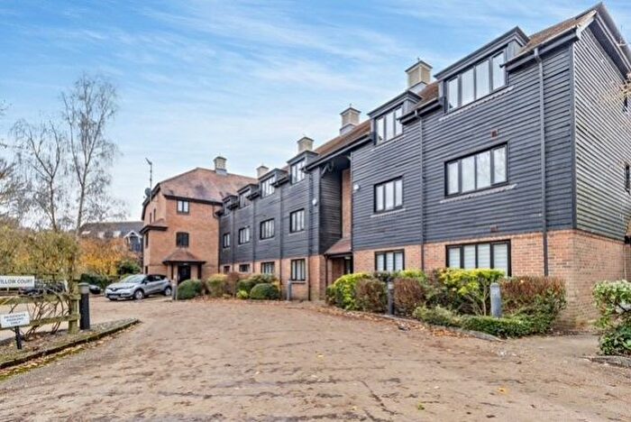 2 Bedroom Flat To Rent In Willow Court, Springwell Lane, Rickmansworth, Hertfordshire, WD3