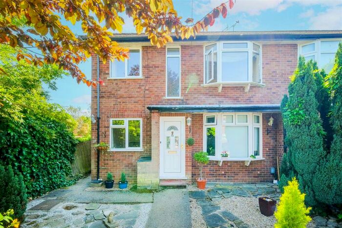 2 Bedroom Maisonette To Rent In Alghers Mead, Loughton, IG10