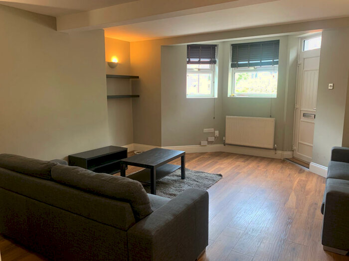 2 Bedroom Apartment To Rent In Cardigan Road, Leeds, West Yorkshire, LS6