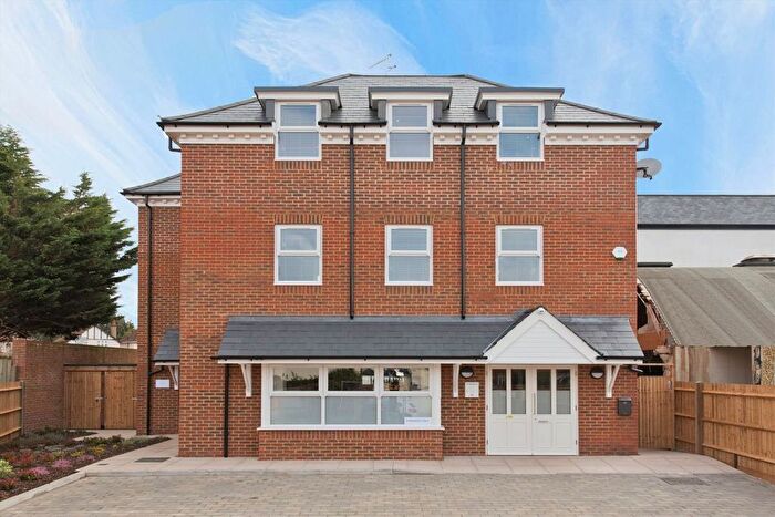 1 Bedroom Flat To Rent In Springfield Lane, Weybridge, KT13