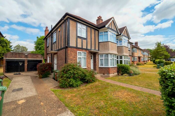 2 Bedroom Maisonette To Rent In Grove Avenue, Sutton, Surrey, SM1